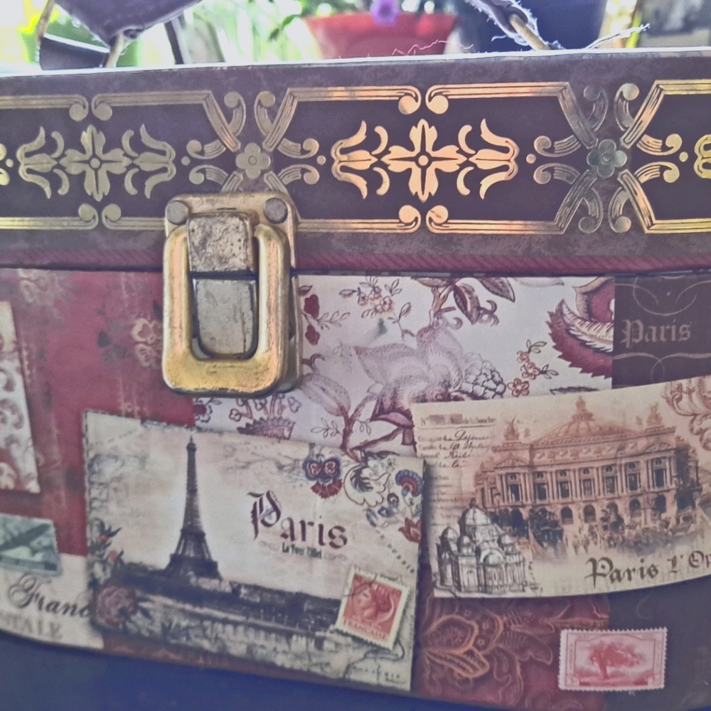 Jewelry Case with 63 jewelry pieces
